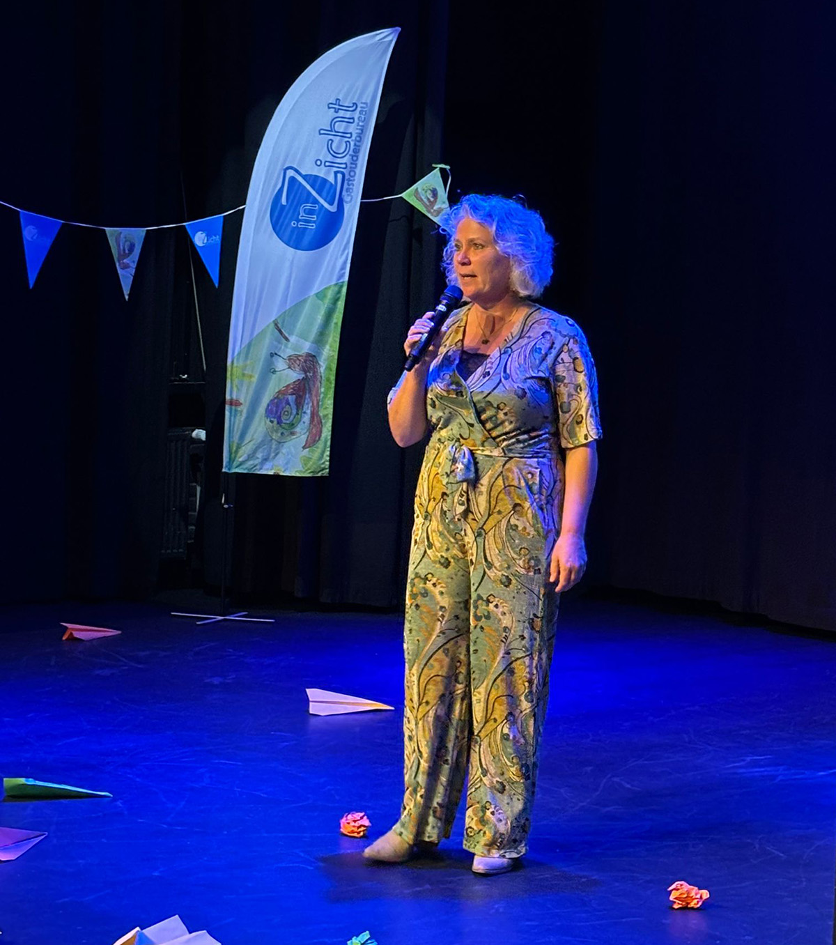 Nienke introduceert een kind heeft het lastig. 